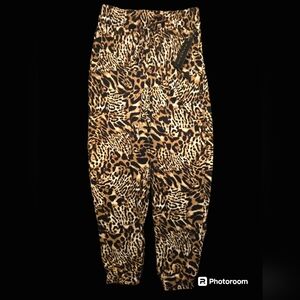 Magazine Knit Jogger Style Pant